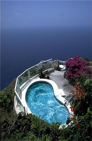 Willard's of Saba